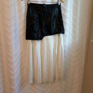 TWOTWINSTYLE Asymmetrical Faux Leather Pleated Midi Skirt Black White Womens M